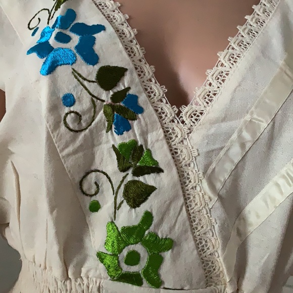 Vintage Mexican embroidered dress, - Picture 6 of 9